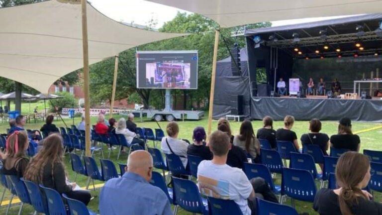 Pour renforcer les relations bilatérales entre le Mali et l'Allemagne, Kabakoo Academies, en collaboration avec plusieurs structures germano-maliennes, a initié la première édition du Festival Highdigenous Live, placée sous le thème : « La décolonisation des savoirs au Mali et en Allemagne ».