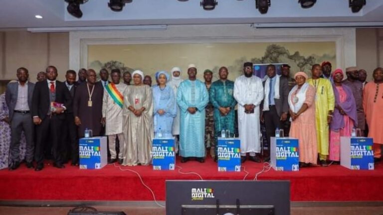 Le ministre Maïga a rappelé que la souveraineté numérique est un enjeu crucial pour notre pays, qui dépend de notre capacité à contrôler nos propres réseaux, à protéger nos infrastructures numériques et à développer des solutions locales répondant à nos besoins spécifiques.