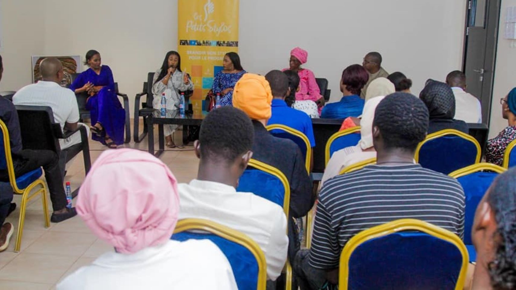Le président de l’association Les Petits Stylos Fondation, Dr Tiefing Sissoko, a salué ces quatre magnifiques dames dont « le succès auprès des jeunes n'est pas une surprise ! » « Elles sont tenaces, combatives, inventives et clairvoyantes. Mantchini TRAORÉ, Dia SACKO Awa et Adam DRABO ont su articuler ces ingrédients du succès dans leurs discours pour inspirer la jeunesse Malienne. Et ce n'est pas que dans les discours. Leurs parcours offrent une excellente illustration. Dia s'appuie sur son expérience pluridisciplinaire pour innover sans cesse avec Mali Culture Media. Adam et Awa, deux jumelles très complémentaires, ont trouvé les ressources pour résoudre une problématique féminine vielle comme le monde avec les serviettes hygiéniques réutilisables SUTRA et Mantchini a fait des grins (groupe de jeunes oisifs) un espace de réflexion et de développement de projets d'entreprise », a-t-il déclaré.