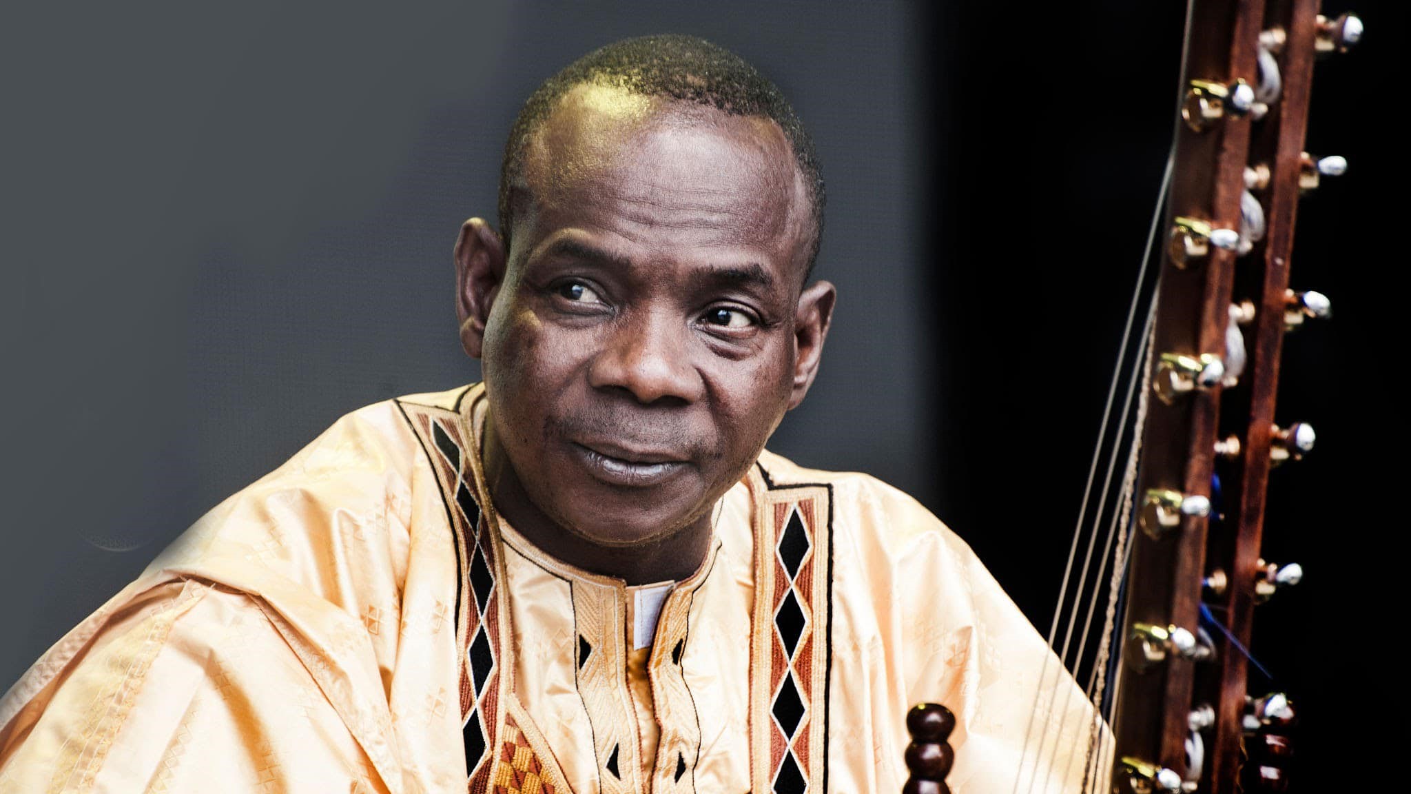 Ambassadeur de la culture malienne, Toumani Diabaté est une icône de la musique africaine, auteur de plus d’une dizaine d’albums, deux fois titulaire du Grammy Awards et d’autres distinctions prestigieuses à travers le monde. Selon nos informations, l’enterrement est prévu ce samedi à 16H dans la grande famille à N’Tomikorobougou.