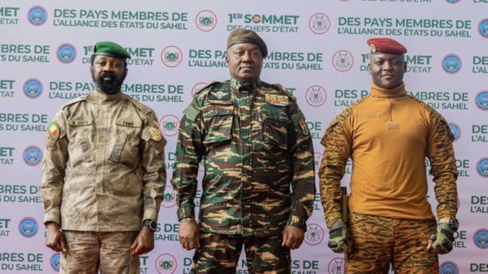 Les trois (03) Chefs d'Etat ont fait un tour d'horizon du contexte géopolitique de la sous-région ouest-africaine et examiné la situation sécuritaire dans l'espace de l'Alliance. Ils se sont également penchés sur l'opérationnalisation de l'Alliance des Etats du Sahel ainsi que sur les questions de développement