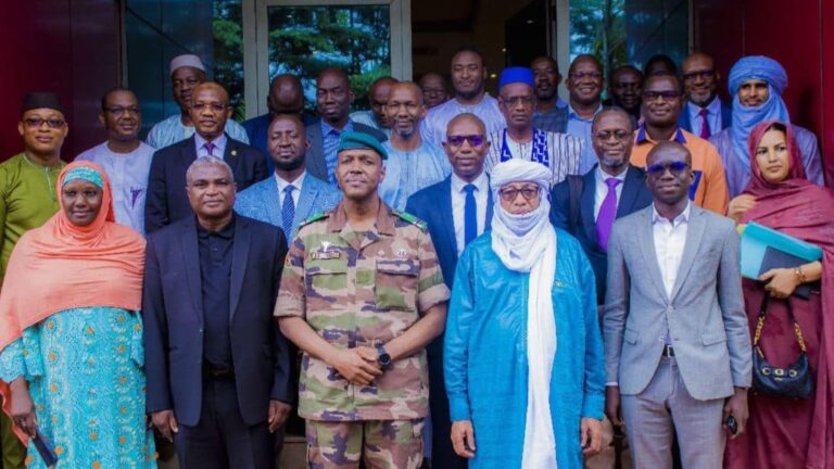 L'atelier s'inscrit dans une dynamique de coopération accrue entre les trois nations, visant à transcender les obstacles sécuritaires et politiques qui pèsent lourdement sur la région.