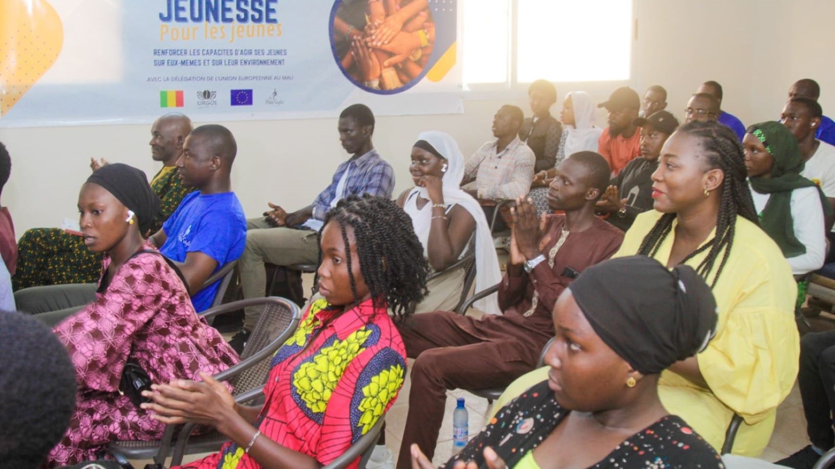 Cet événement marque le début de la quatrième et dernière semaine de la Campagne Jeunesse 2024, organisée par Les Petits Stylos Fondation en collaboration avec la Délégation de l’Union Européenne au Mali. Le thème de cette semaine est « le renforcement des capacités d’agir des jeunes sur eux-mêmes et leur environnement ».
