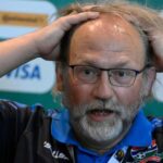 Le contrat que doit remplir Tom Saintfiet comprend des objectifs clairs et ambitieux, reflétant les attentes élevées placées en lui par les autorités sportives maliennes. Parmi ses principales missions, le technicien belge devra constituer une équipe nationale compétitive, capable de se qualifier pour la Coupe d'Afrique des Nations (CAN) 2025 et d'atteindre au moins les demi-finales de la compétition. Un autre objectif crucial est de mener les Aigles du Mali à la phase finale de la Coupe du Monde 2026, avec pour ambition d'atteindre les huitièmes de finale.