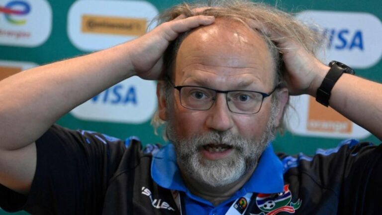 Le contrat que doit remplir Tom Saintfiet comprend des objectifs clairs et ambitieux, reflétant les attentes élevées placées en lui par les autorités sportives maliennes. Parmi ses principales missions, le technicien belge devra constituer une équipe nationale compétitive, capable de se qualifier pour la Coupe d'Afrique des Nations (CAN) 2025 et d'atteindre au moins les demi-finales de la compétition. Un autre objectif crucial est de mener les Aigles du Mali à la phase finale de la Coupe du Monde 2026, avec pour ambition d'atteindre les huitièmes de finale.