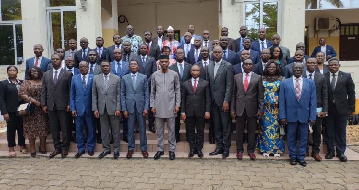 La conférence a servi de cadre pour entretenir les représentants du Togo à l’extérieur sur plusieurs sujets d’intérêt national, notamment la Constitution de la Ve République, la mise en œuvre de la feuille de route gouvernementale, le programme d’urgence et de renforcement de la résilience des populations dans la région des savanes, l’optimisation de la diaspora dans le développement national, le 9e congrès panafricain de Lomé, la gestion financière et comptable des ambassades ainsi que les nouvelles procédures de visa pour le Togo.