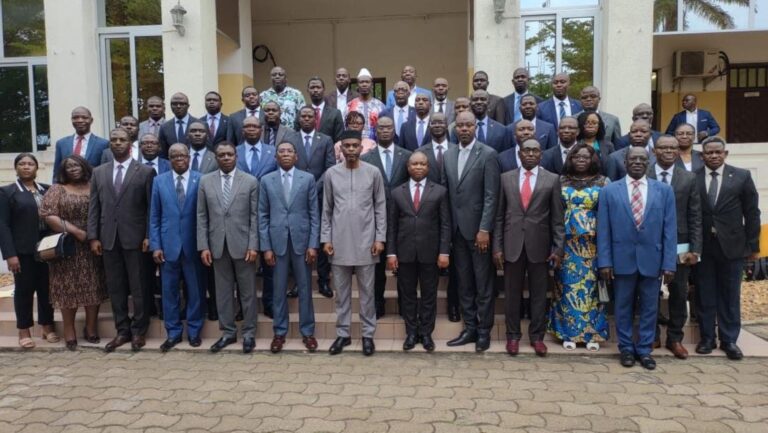 La conférence a servi de cadre pour entretenir les représentants du Togo à l’extérieur sur plusieurs sujets d’intérêt national, notamment la Constitution de la Ve République, la mise en œuvre de la feuille de route gouvernementale, le programme d’urgence et de renforcement de la résilience des populations dans la région des savanes, l’optimisation de la diaspora dans le développement national, le 9e congrès panafricain de Lomé, la gestion financière et comptable des ambassades ainsi que les nouvelles procédures de visa pour le Togo.