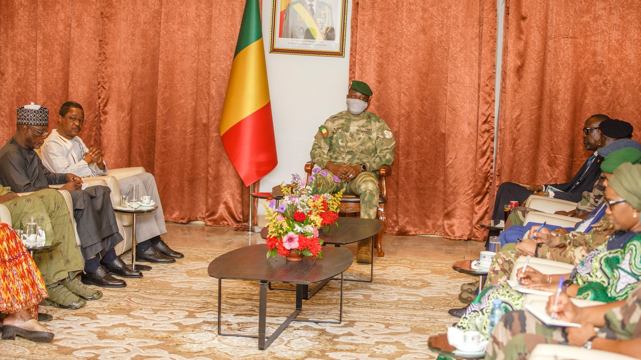 Le Général de Brigade nigérien a rappelé que les ministres de la Réconciliation des pays de l’AES ont effectué, le week-end dernier, un déplacement à Gao en vue de prendre part au lancement de la 3ème édition de la semaine nationale de la réconciliation, dont le thème portait sur la solidarité nationale à l’endroit des victimes des inondations. Un phénomène naturel qui touche tous les pays de la Confédération, cette année, en raison de l’abondance de la pluviométrie.