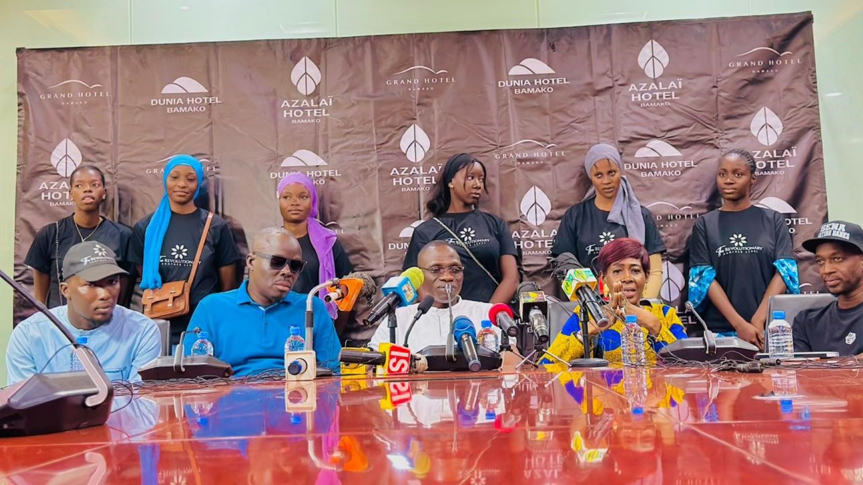 Interrogé sur le secret de leur succès en trio depuis plus de 25 ans, Mme Pauline Ouattara, alias Fati, a répondu que cela repose sur l'acceptation mutuelle, quelle que soit la situation. « Si nous sommes restés ensemble jusqu'à aujourd'hui, c'est parce que nous avons accepté d'être un peu fous tous les trois.