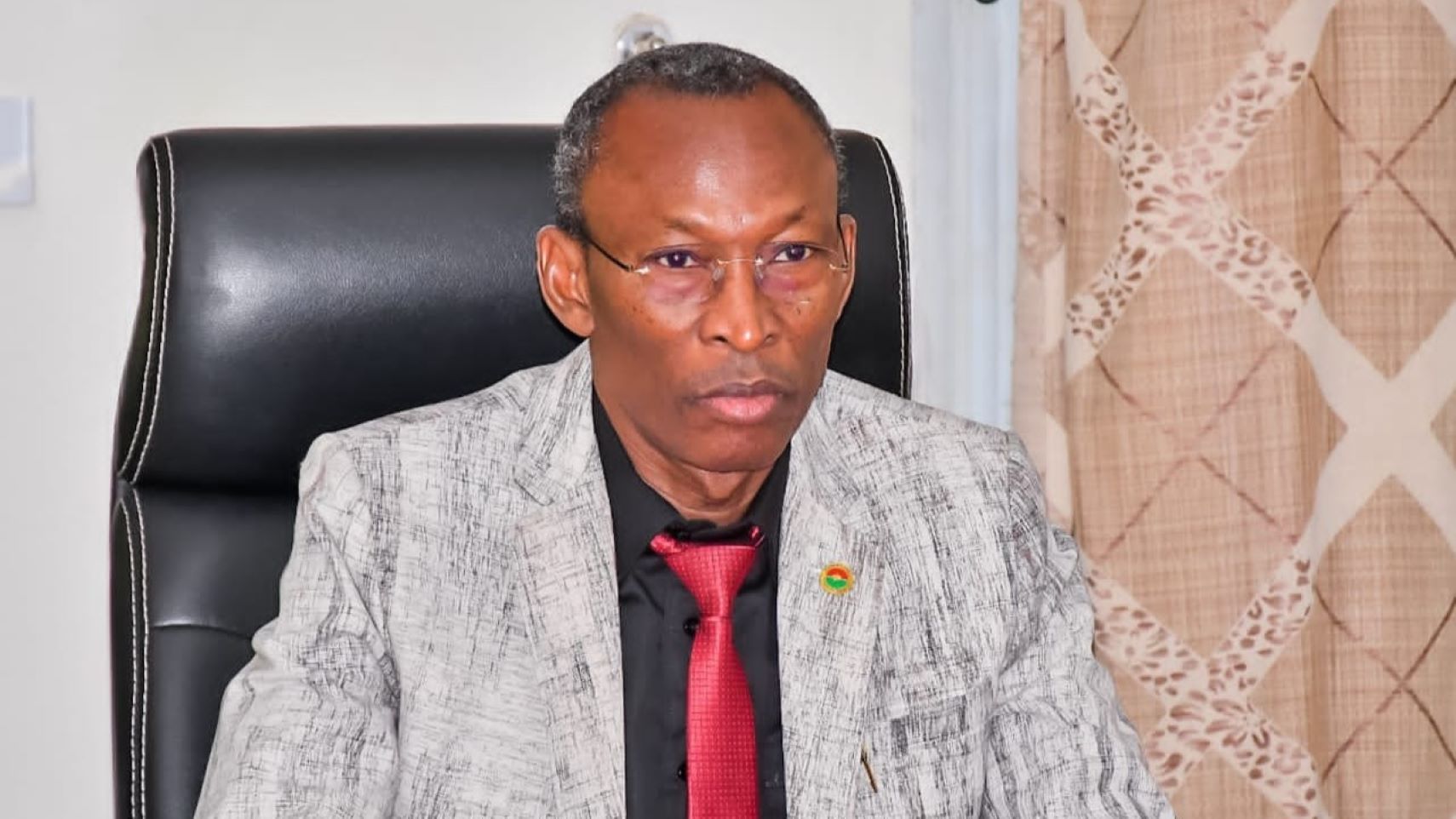 Abordant l'attaque de Barsalogho, il a questionné le non-respect des instructions du chef de l'État, le capitaine Ibrahim Traoré, pour la protection des populations, dans le cas de mobilisation collective. Il a également invité le peuple à beaucoup de discernement dans le comportement et dans le jugement, afin d'avoir la bonne compréhension de chaque situation. L'intégralité de son discours.