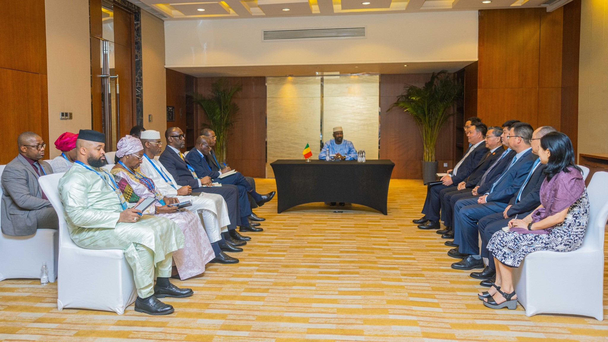 Le Président-Directeur Général de Gangfeng, Wang XIAOSHEN, a exprimé sa satisfaction après la rencontre : « Nous avons eu l’honneur d’être reçus par le Président de la Transition pour discuter des investissements de Gangfeng au Mali, notamment du projet de Goulamina. Ce projet avance très bien. Nous sommes en train de finaliser l’étalonnage de certains équipements et l’inauguration est prévue pour novembre 2024. »