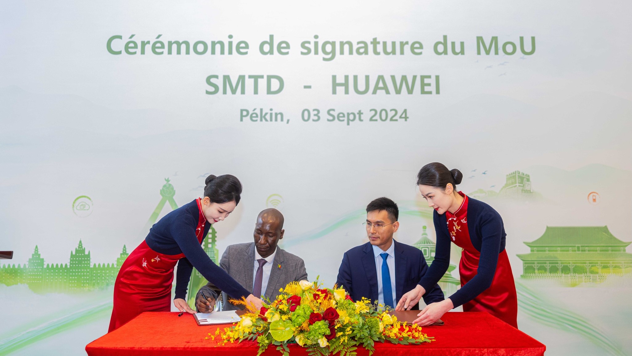Ce projet, en partenariat avec CITCC (China International Telecommunication Construction Corporation), vise à renforcer la surveillance vidéo à Bamako et dans les capitales régionales, déployer 1000 km de fibre optique, et construire un datacenter de dernière génération pour centraliser les données publiques et développer un cloud gouvernemental.