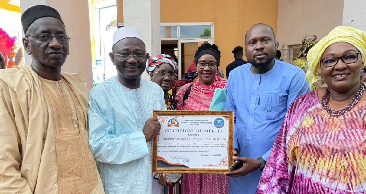 Cette participation de l’INPS à cette commémoration a été l’occasion pour le premier responsable de l’institut de présenter le régime de l’Assurance Volontaire à cette organisation regroupant des associations de femmes qui mènent des activités génératrices de revenus. Il s’agissait aussi d’encourager les membres du ROCP à venir souscrire.