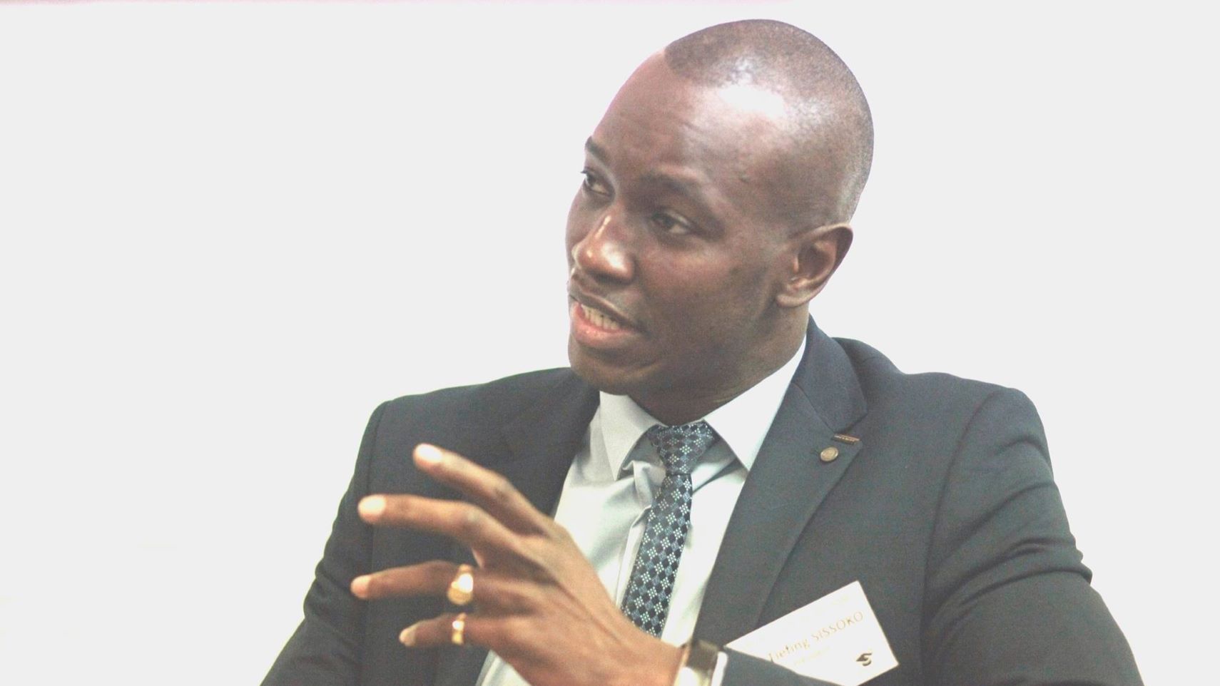 « C'est triste ce qui arrive au Mali », a-t-il déclaré, visiblement bouleversé par la gravité des événements. Dr Sissoko a exprimé son indignation face aux images insoutenables des conséquences de ces attaques meurtrières. « Condamner avec la plus grande fermeté. Les images sont insupportables ! » a-t-il écrit, reflétant l'ampleur de son émotion.