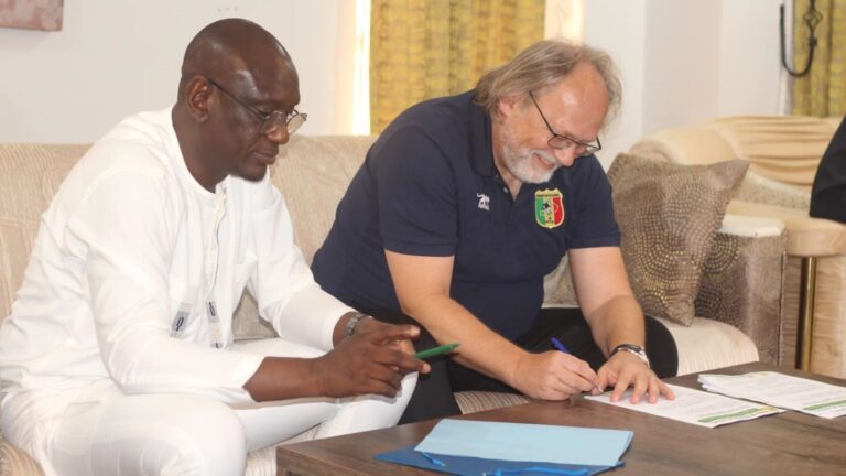 Tom Saintfiet, fort de son expérience internationale, est attendu pour insuffler un nouveau souffle à l’équipe nationale malienne, avec pour objectif de hisser les Aigles vers de nouvelles hauteurs. Sa mission consistera à préparer l’équipe pour les prochaines compétitions internationales, notamment la Coupe d'Afrique des Nations et les qualifications pour la Coupe du Monde.