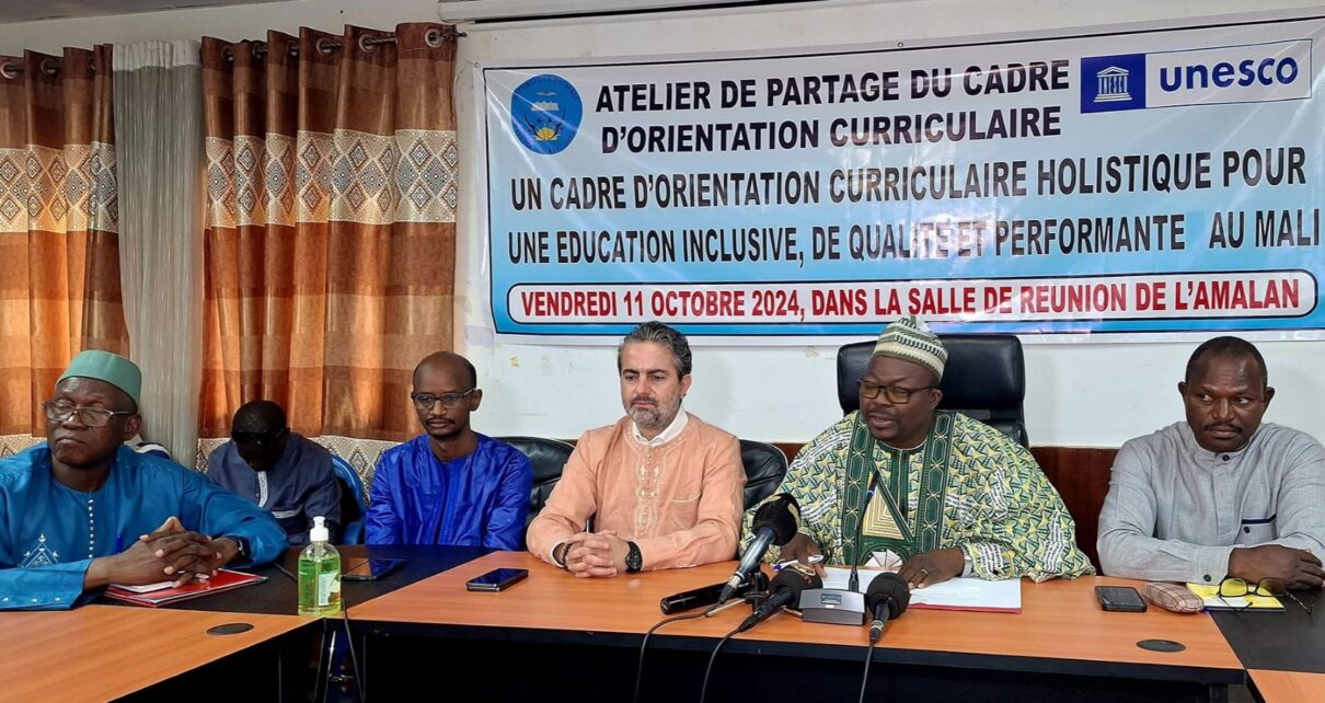 Le cadre d'orientation curriculaire est un moyen d'assurer un développement intégral et harmonieux d'un système éducatif inclusif et de qualité dans les pays du Sahel.