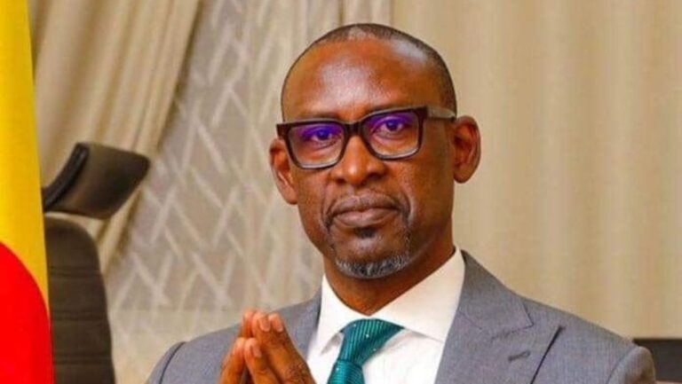 Dans un contexte de tensions croissantes avec les puissances occidentales, le ministre a rappelé que le Mali cherchait avant tout des « partenariats respectueux » et non une nouvelle forme de dépendance. « Certains nous disent pourquoi vous êtes allés vers la Russie. Vous quittez un maître pour un autre maître. Nous leur avons dit qu’ils ont tout faux. La Russie n’est pas une ancienne puissance coloniale et elle n’est pas une puissance coloniale », a-t-il insisté. Ces propos font écho au sentiment croissant au Mali de rejet d'une influence étrangère perçue comme paternaliste.