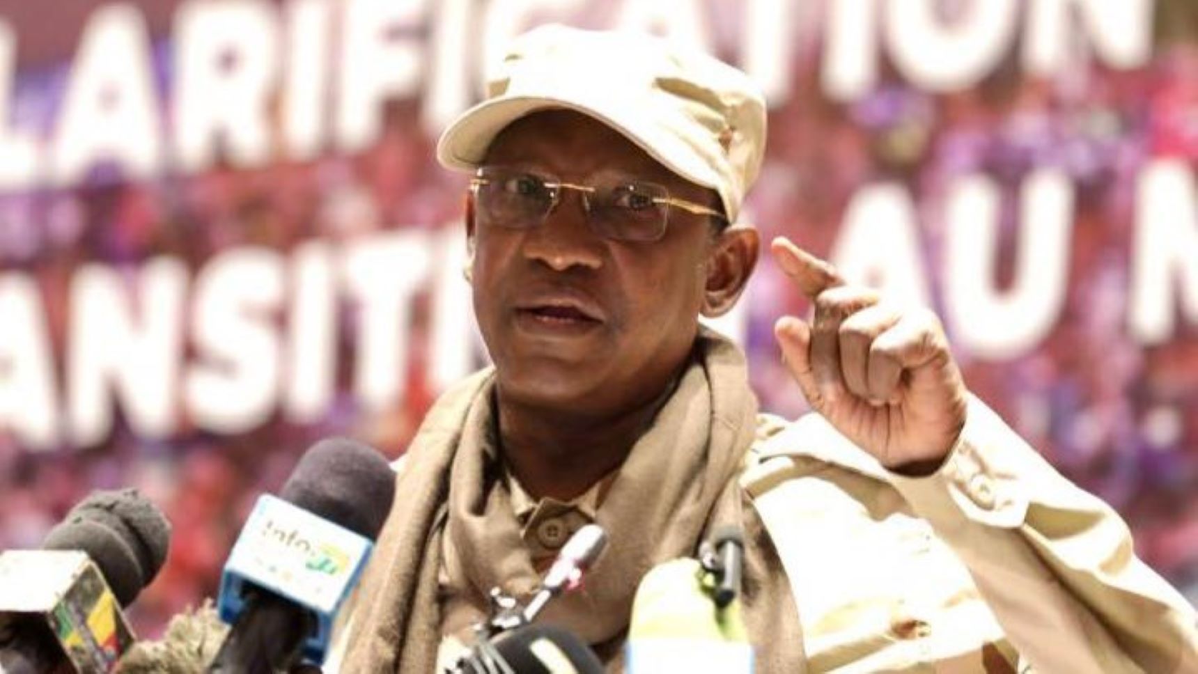 L’histoire retiendra que tout le processus a été enclenché à partir du Mali avec le changement de régime et de paradigme politique, le 18 août 2020, mais surtout, à la suite de la Rectification de la trajectoire de la Transition, intervenue le 24 mai 2021, lorsque le Comité National pour le Salut du Peuple (CNPS) et le Mouvement du 5 juin – Rassemblement des Forces Patriotiques (M5-RFP), ont choisi de s’allier pour sortir le pays de l’ornière. Tout est parti de l’après 7 juin 2021, jour de l’investiture du Président de la Transition et de la nomination du Premier ministre, qui formera le premier Gouvernement de la Transition rectifiée, le 11 juin 2021.