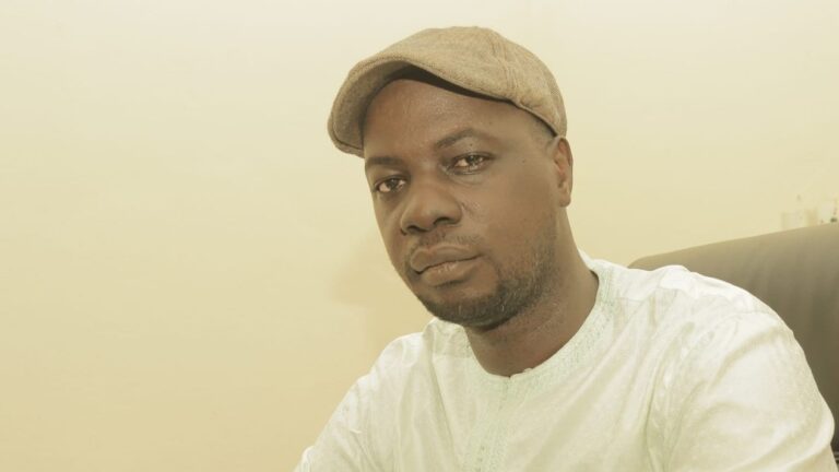 Après 24 heures de détention au commissariat du 4e arrondissement de Bamako, pour une affaire d'escroquerie d'or impliquant un citoyen burkinabé et un Malien nommé Lamine Traoré, Mahamane Mariko, président du parti Convention des réformateurs pour l'alternance et la justice (CRAJ-FASO NYETA), a été libéré le jeudi 31 octobre.