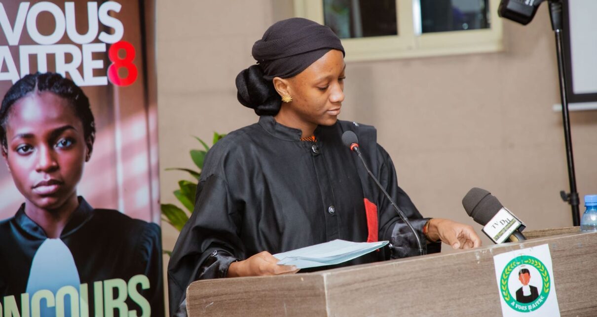 Mme Konaté a insisté sur l'importance de la pratique dans la formation juridique. « Ce concours m’a permis de dépasser la théorie et de me confronter aux réalités du terrain. Être lauréate est un honneur et une reconnaissance des efforts fournis tout au long de cette aventure », a-t-elle déclaré. Elle a également encouragé les participants à se surpasser : « Le plus important n’est pas de dépasser l’autre, mais de se dépasser soi-même. »