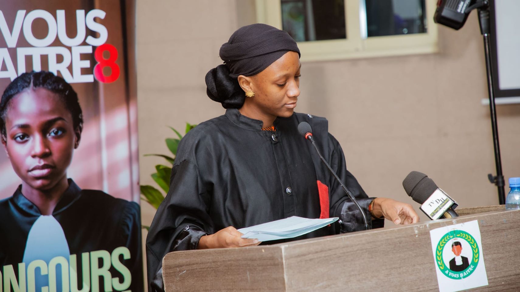 Mme Konaté a insisté sur l'importance de la pratique dans la formation juridique. « Ce concours m’a permis de dépasser la théorie et de me confronter aux réalités du terrain. Être lauréate est un honneur et une reconnaissance des efforts fournis tout au long de cette aventure », a-t-elle déclaré. Elle a également encouragé les participants à se surpasser : « Le plus important n’est pas de dépasser l’autre, mais de se dépasser soi-même. »