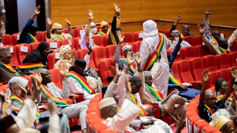 Au titre de délibération, la séance a examiné le projet de loi organique fixant les attributions, l’organisation, les règles de fonctionnement ainsi que la procédure suivie devant la Cour Suprême.