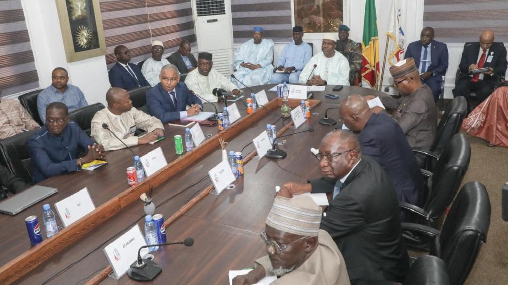 La démarche adoptée a été participative : des propositions ont été collectées à tous les niveaux de l’entreprise. Plus de 600 collaborateurs ont contribué, générant un éventail de solutions, parmi lesquelles : Renforcer la production énergétique locale; Exploiter les opportunités offertes par l’énergie régionale; Assurer la viabilité financière de l’EDM; Améliorer la gouvernance et la communication interne; Élaborer des stratégies à long terme; Mettre en œuvre des actions immédiates pour stabiliser l’approvisionnement