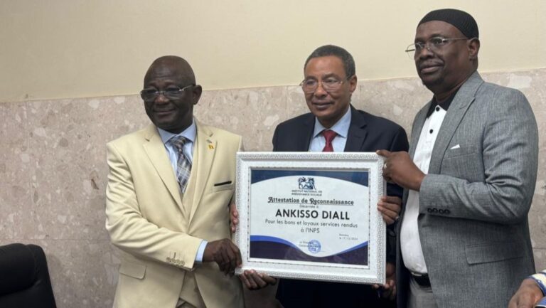 Prenant la parole à son tour, M. Diall Ankisso a exprimé sa gratitude envers ses collègues et la direction. “L’INPS a parcouru un long chemin, et nous avons appris en toute humilité. C’est la seule condition pour progresser”, a-t-il affirmé