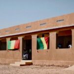 L’école de Neguetabali à Kayes est composée de 06 salles de classe, d’une direction, d’un bloc de trois latrines, d’un magasin et d’une clôture. À cela, il faut ajouter tout l’équipement mobilier nécessaire au fonctionnement de l’école dans les meilleures conditions et la remise de plus de 200 kits scolaires.