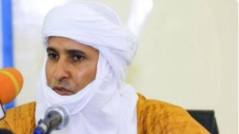 Un communiqué signé par Mohamed Elmaouloud Ramadane, Porte-Parole du FLA, a confirmé le décès de Fahad Ag Almahmoud ainsi que de plusieurs autres responsables. Par ailleurs, les principaux groupes armés séparatistes opposés aux forces gouvernementales dans le nord du Mali ont annoncé la formation d’une nouvelle coalition politico-militaire baptisée « Front de Libération de l’Azawad » (FLA).