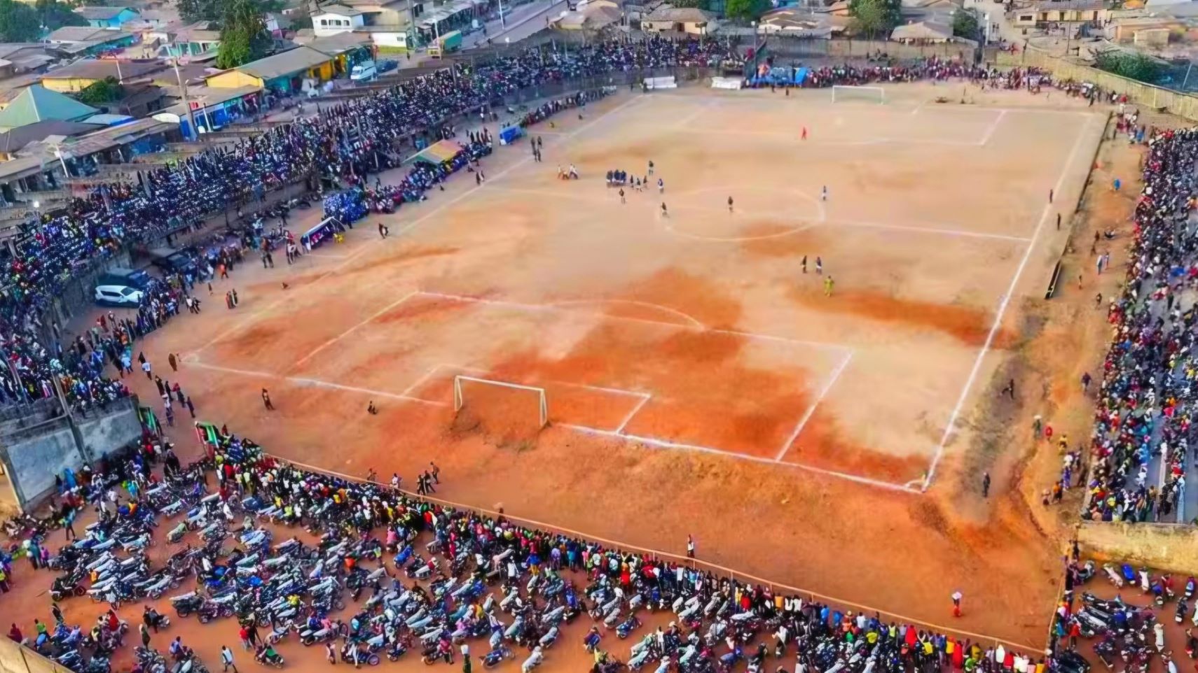 Dans un communiqué officiel (N°072), le Gouvernement de la Transition malien, sous l’autorité de Son Excellence le Général d’Armée Assimi GOITA, Président de la Transition, Chef de l’État, a présenté ses sincères condoléances à Son Excellence le Général d’Armée Mamadi Doumbouya, Président de la République de Guinée, ainsi qu’au peuple frère guinéen.