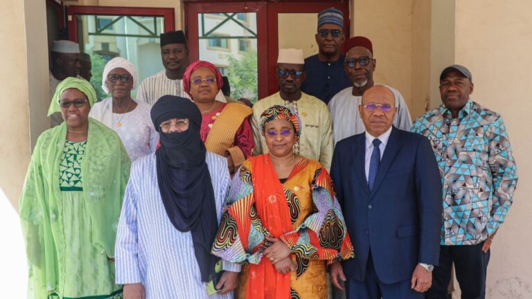 Cette rencontre s'inscrit dans le cadre des préparatifs de la phase nationale des États généraux de la santé (EGS), prévue les 17, 18 et 19 décembre 2024 au CICB sous le parrainage du Général d’Armée, Assimi GOÏTA, Chef de l’Etat et la présidence du Premier ministre général de division Abdoulaye MAIGA.