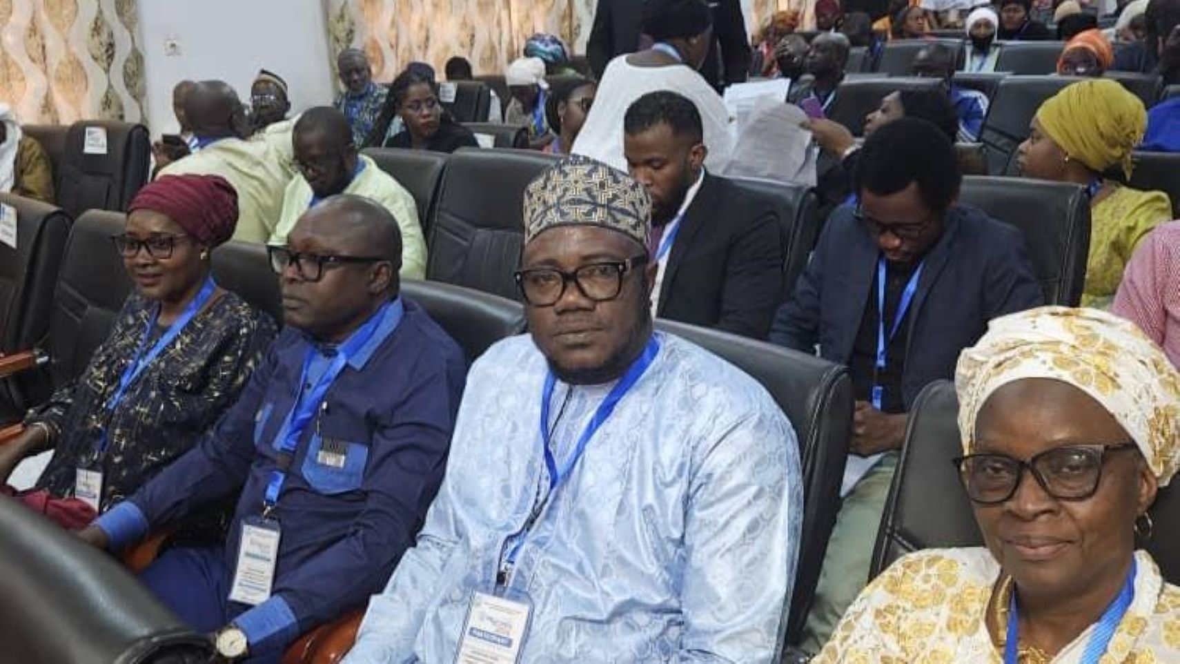 Le chef de la mission de l'Organisation internationale pour les migrations (OIM) a mis en avant l'importance de reconnaître les contributions des migrants, tandis que le Premier ministre a souligné le besoin de traiter la question migratoire avec dignité. Une délégation de l’Institut National de Prévoyance Sociale (INPS) était également présente pour réaffirmer l'engagement de l'institut en matière de protection des personnes.