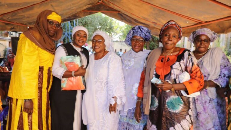 En présence des agents INPS de la commune VI et de leurs familles, l’événement avait pour objectif de magnifier la gratitude de l’institut envers ses agents en fin de carrière, mais aussi de sensibiliser les nouvelles recrues à la constance et au dévouement dans le travail.