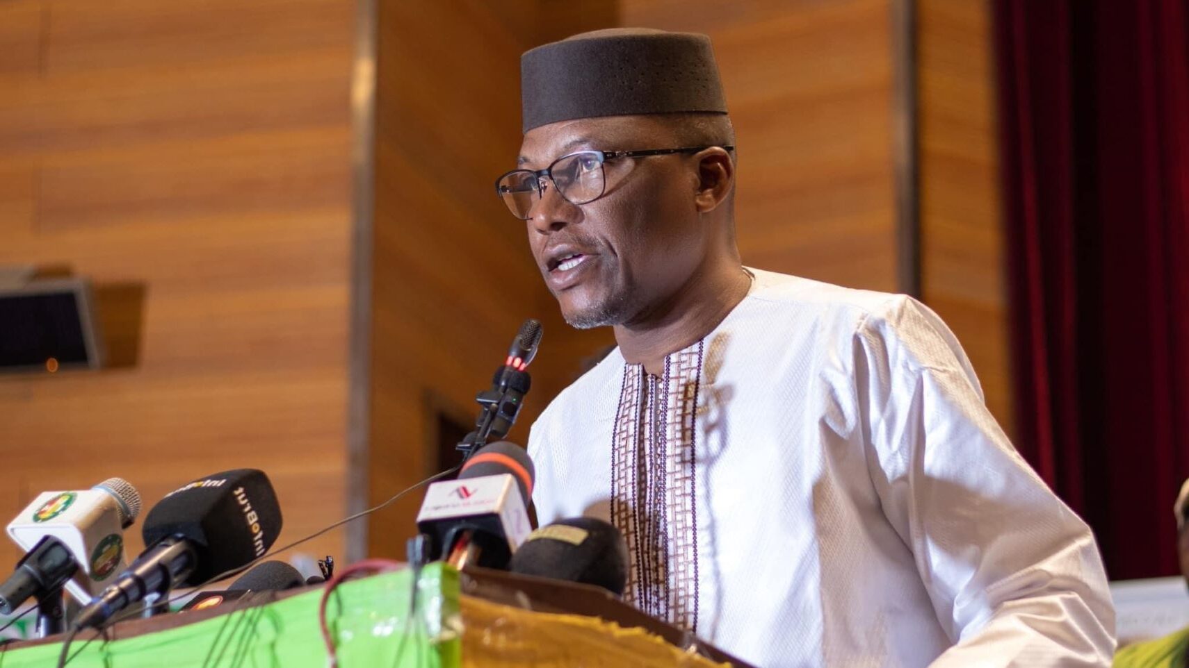 Parmi les personnalités présentes, Moussa Timbiné, président du parti Convergence des Forces Républicaines (CFR) et ancien président de l’Assemblée nationale, a pris la parole pour insister sur l’importance du rôle du peuple dans cette phase de transition.