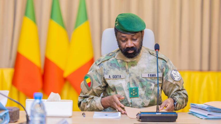 Le Conseil des Ministres s’est réuni en session ordinaire, le mercredi 08 janvier 2025, dans sa salle de délibérations au Palais de Koulouba, sous la présidence du Général d’Armée Assimi GOITA, Président de la Transition, Chef de l’Etat.
