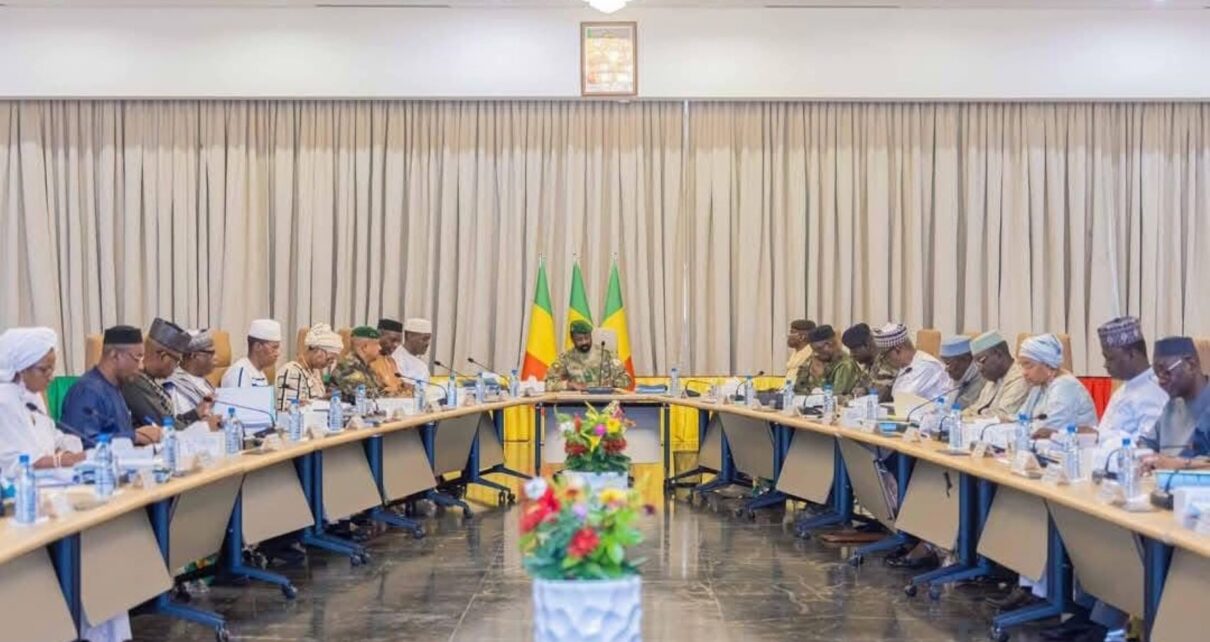 Le Conseil des Ministres s’est réuni en session ordinaire, le mercredi 08 janvier 2025, dans sa salle de délibérations au Palais de Koulouba, sous la présidence du Général d’Armée Assimi GOITA, Président de la Transition, Chef de l’Etat.