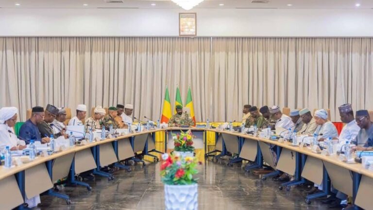 Le Conseil des Ministres s’est réuni en session ordinaire, le mercredi 08 janvier 2025, dans sa salle de délibérations au Palais de Koulouba, sous la présidence du Général d’Armée Assimi GOITA, Président de la Transition, Chef de l’Etat.
