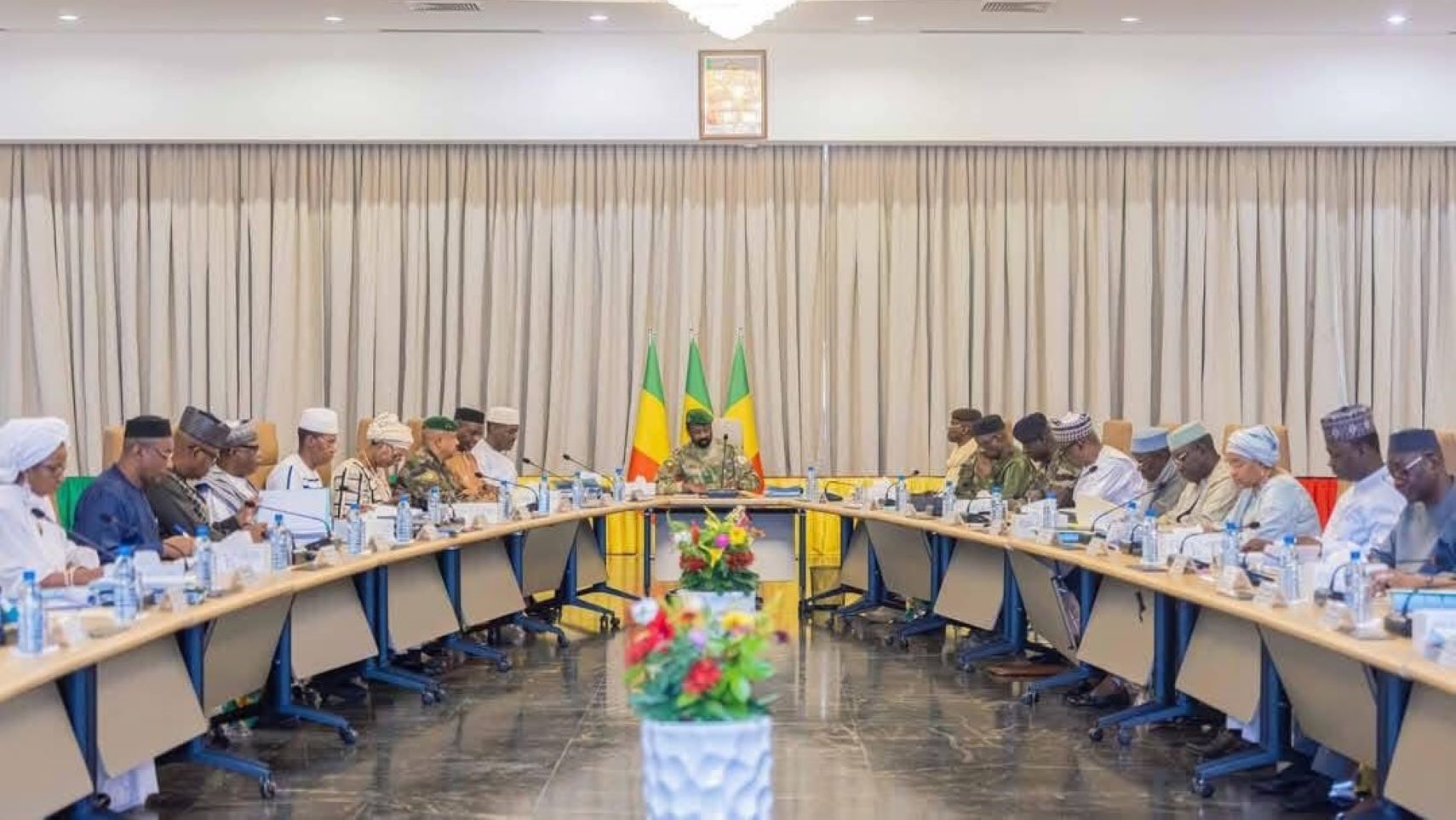 Le Conseil des Ministres s’est réuni en session ordinaire, le mercredi 08 janvier 2025, dans sa salle de délibérations au Palais de Koulouba, sous la présidence du Général d’Armée Assimi GOITA, Président de la Transition, Chef de l’Etat.
