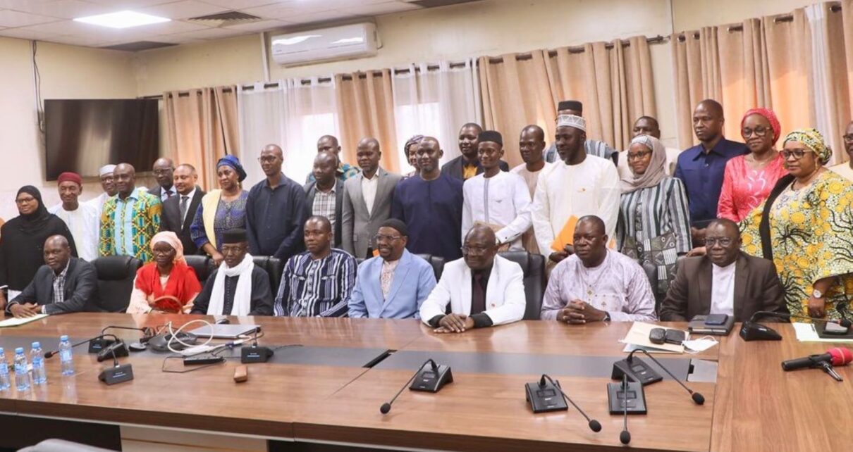 Dans cette optique, depuis 2022, l’INPS a engagé une collaboration avec le monde universitaire pour offrir à ses agents des formations adaptées aux réalités professionnelles. Une première convention signée avec l’ex-Université des Sciences Juridiques et Politiques de Bamako avait permis à une douzaine de cadres de l’INPS d’intégrer divers masters spécialisés. Le succès de cette première convention a ouvert la voie à la création de l’IFP-M2S, désormais accessible à tous les Maliens.