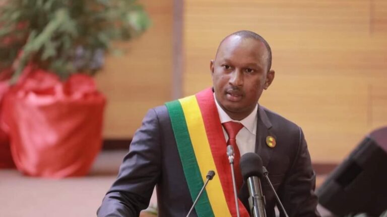 Pour Nouhoum Sarr, il est crucial de reconnaître l’urgence de la situation. « Il n’y a pas d’excuses à la crise énergétique. Les Maliens nous ont fait confiance, et nous sommes prêts à mourir pour les satisfaire », a-t-il affirmé avec conviction. Il a insisté sur le fait que la transition ne pourra réussir sans une résolution définitive de ce problème.