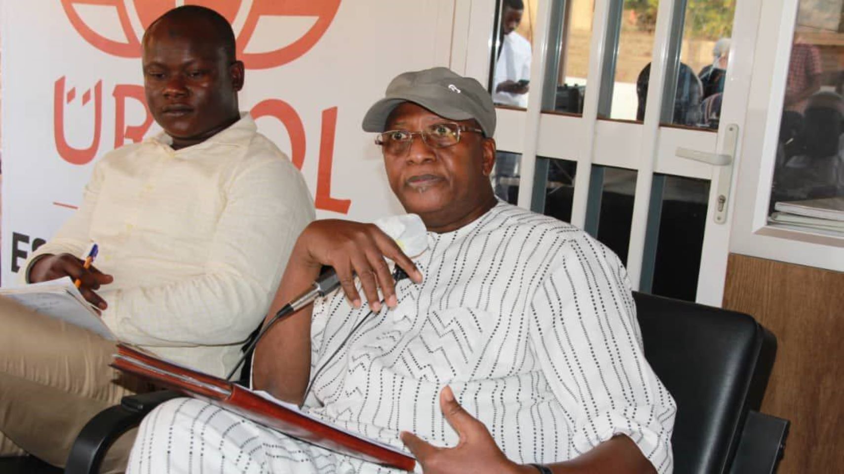 Mettant en avant le développement des compétences comme un levier clé, M. Sidibé a exhorté les jeunes à dépasser les carcans traditionnels et à rejeter toute forme de passivité. « Nous devons œuvrer à créer plus de lien au lieu d’opposer systématiquement les jeunes et les moins jeunes », a-t-il affirmé, soulignant l'importance de la solidarité intergénérationnelle.