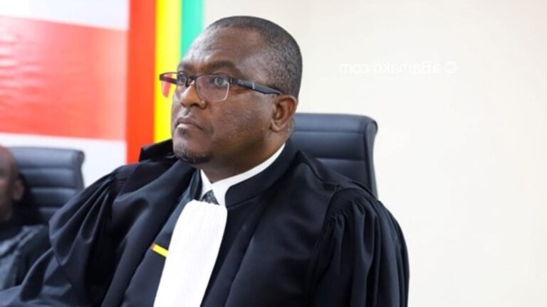 Le Procureur de la République financier précise que les audiences se tiendront tous les jeudis à 09 heures, jusqu'en fin mars 2025, au siège du Pôle national économique et financier (PNEF) sis à Badalabougou non loin de l'Hôpital Américain Golden Life.