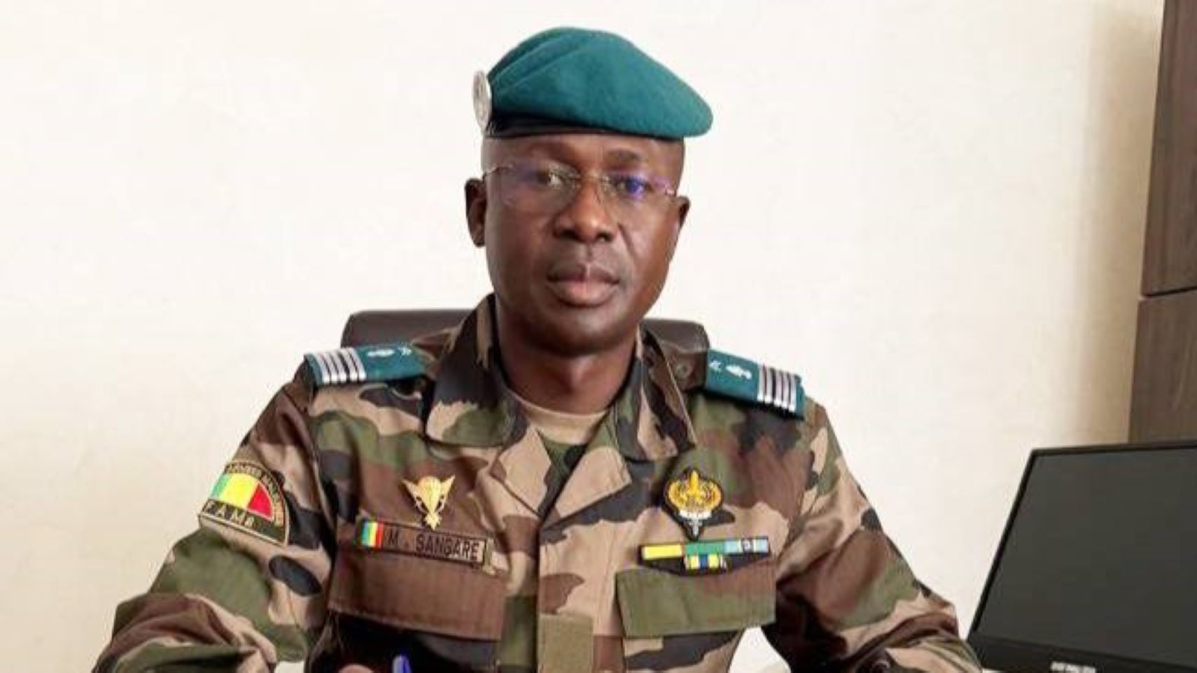 Le Colonel Mamadou SANGARE était jusqu’à sa nomination Haut Fonctionnaire de Défense au Ministère de la Justice. Ancien Chef du Service Chargé des Enquêtes de Police à la Cellule Nationale de Traitement des Informations Financières (CENTIF) et Président par intérim de la même structure, le Colonel Sangaré est un véritable baroudeur.