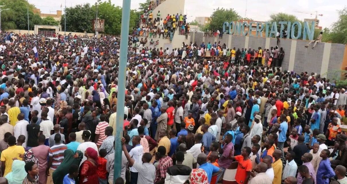 Dans un communiqué publié le 12 février 2025, l'Ordre des Avocats du Niger a officialisé son refus de participer aux assises nationales. « Réuni en session extraordinaire, le Conseil de l'Ordre des Avocats du Niger a décidé de s'abstenir de participer aux travaux des assises nationales convoquées dans les formes et délais annoncés », indique le communiqué signé par le Bâtonnier de l'Ordre.