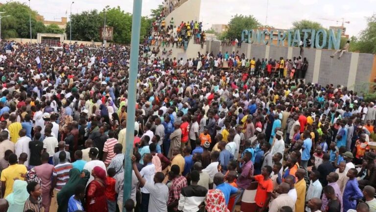 Dans un communiqué publié le 12 février 2025, l'Ordre des Avocats du Niger a officialisé son refus de participer aux assises nationales. « Réuni en session extraordinaire, le Conseil de l'Ordre des Avocats du Niger a décidé de s'abstenir de participer aux travaux des assises nationales convoquées dans les formes et délais annoncés », indique le communiqué signé par le Bâtonnier de l'Ordre.