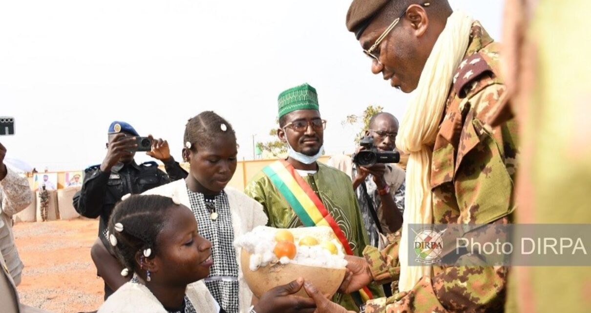 Le camp militaire de Koutiala, étendu sur 700 hectares, constitue un élément clé dans la défense de l'intégrité territoriale du Mali et la protection des citoyens. Cette installation illustre la volonté des plus hautes autorités du pays de garantir la paix et la sécurité, tout en répondant aux défis sécuritaires qui pèsent sur la région.