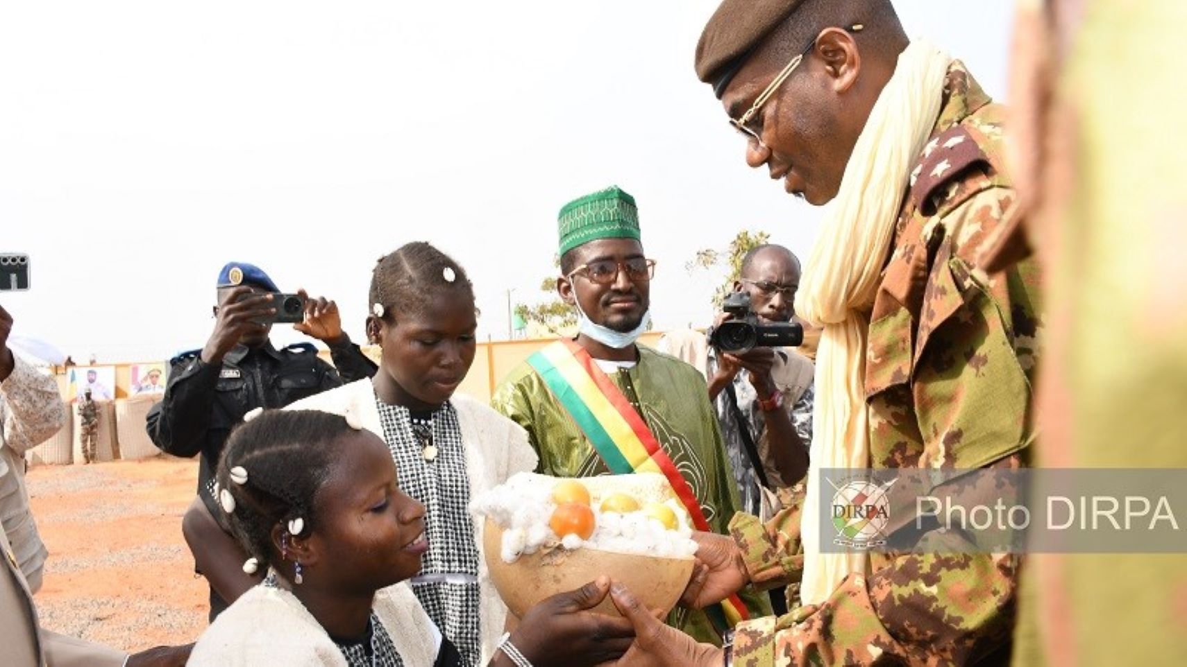 Le camp militaire de Koutiala, étendu sur 700 hectares, constitue un élément clé dans la défense de l'intégrité territoriale du Mali et la protection des citoyens. Cette installation illustre la volonté des plus hautes autorités du pays de garantir la paix et la sécurité, tout en répondant aux défis sécuritaires qui pèsent sur la région.