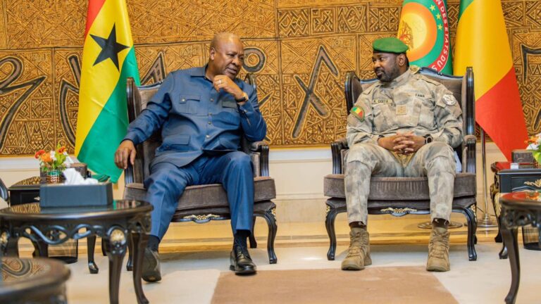 la question des relations entre la Confédération des États du Sahel (AES) et la CEDEAO a été abordée. Le Président John Dramani Mahama a reconnu un certain manque de confiance entre les dirigeants des deux organisations sous-régionales, mais il a insisté sur la nécessité de rétablir un dialogue respectueux et constructif. Il a affirmé que le Ghana, sous sa présidence, s’engageait à favoriser des relations apaisées entre l’AES et la CEDEAO