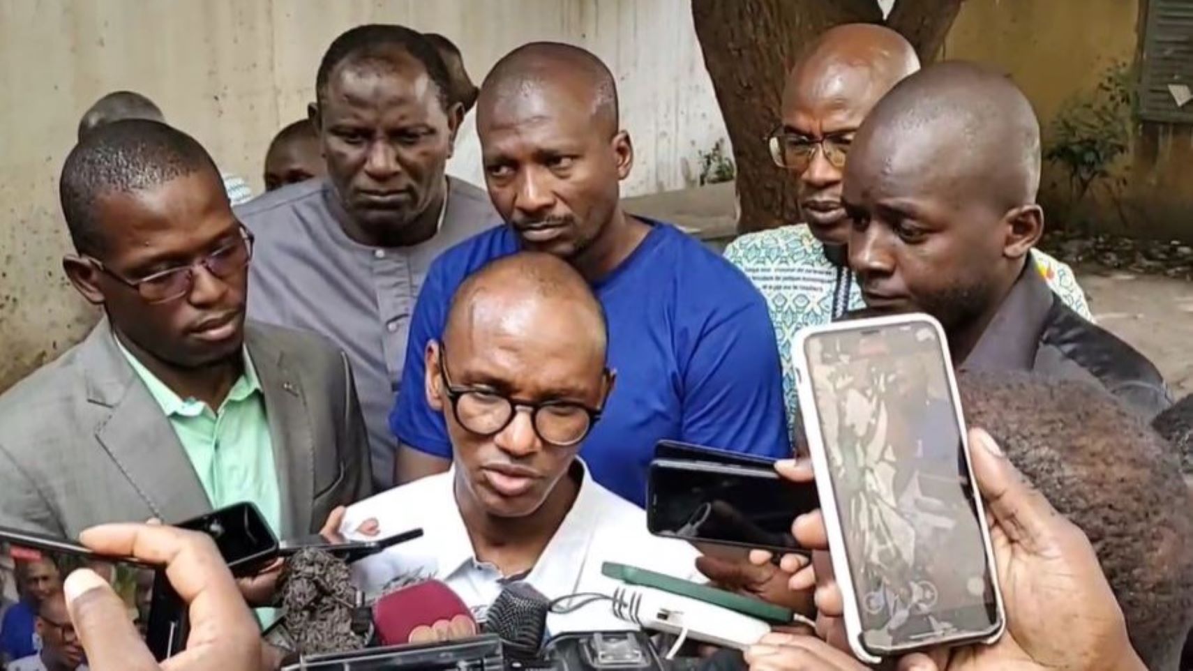 La conclusion, c'est que nous partons forcément vers un préavis de grève, à la demande des militants. Il a fallu les calmer d'ailleurs, pour qu'ils acceptent le principe de préavis. Parce que la plupart des militants, tellement remontés par tout ce qui se passe, par ces cas d'injustice, ne veulent même pas entendre parler de préavis.